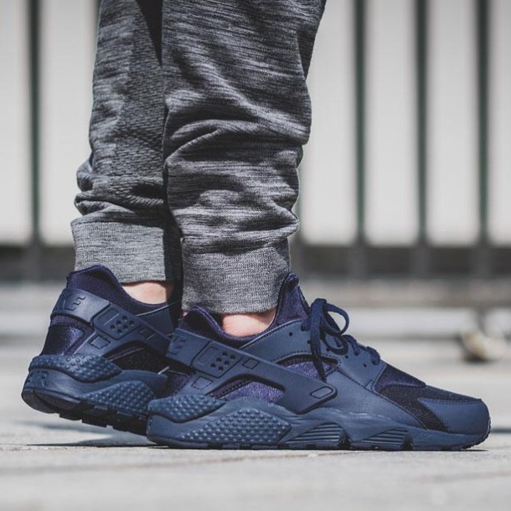 NIKE Navy Huarache Sneakers